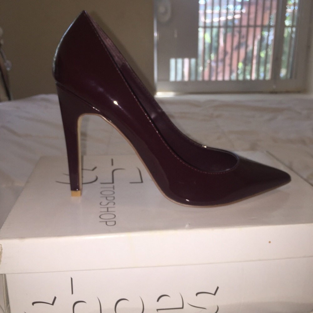 Vintage Burgundy Pointed Toe Heel